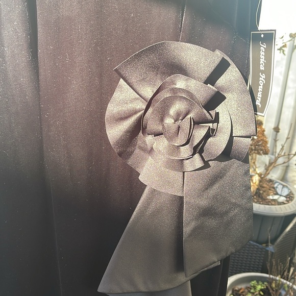 Jessica Howard - Women's Rosette Waterfall-Ruffle Gown Missy Size 6 - Picture 9 of 16